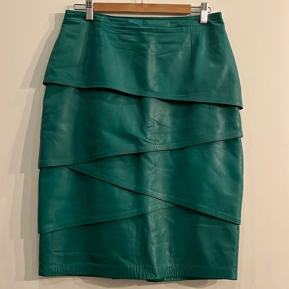 Danier Dresses & Skirts - Ladies Green Lambskin Leather Skirt